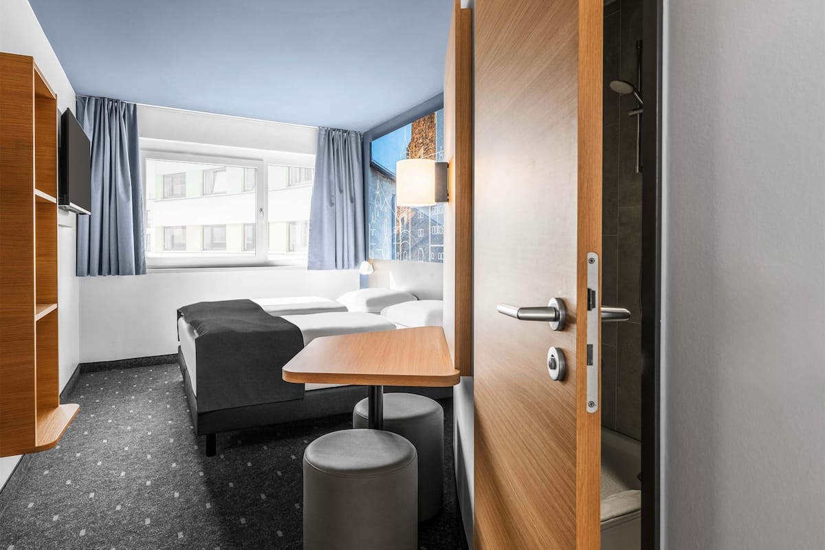 Double Room | Desk, soundproofing, free WiFi, bed sheets