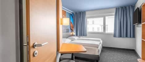Habitación con 1 cama doble o 2 individuales | Escritorio, sistema de insonorización, wifi gratis y ropa de cama