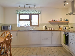 Dishwasher, high chair - 3 bedroom accommodation in Mathry (Mathry)