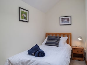 3 bedrooms, WiFi (free), bed sheets