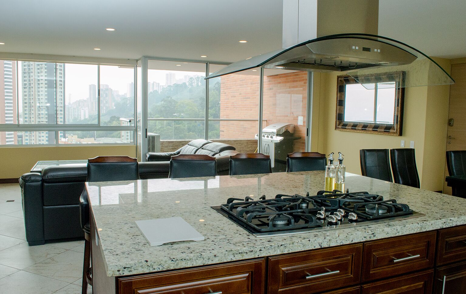 المنشأة من الداخل