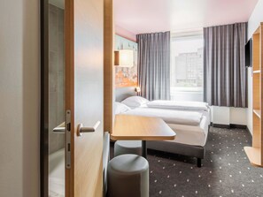 Twin Room | Desk, laptop workspace, soundproofing, free WiFi - B&B Hotel Nürnberg-Hbf (Nuremberg)