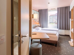 Twin Room | 1 bedroom, desk, laptop workspace, soundproofing