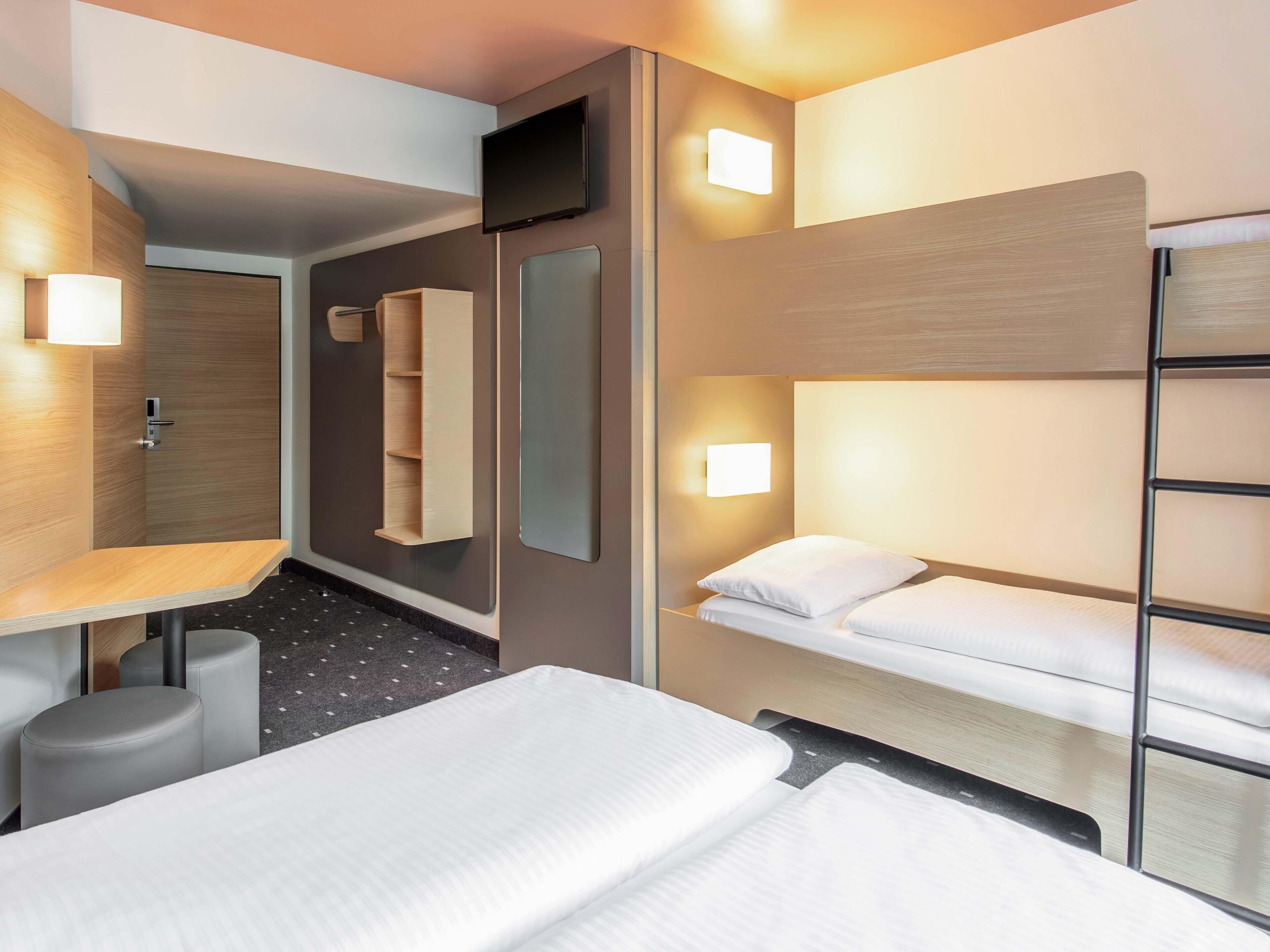 Family Quadruple Room | Desk, laptop workspace, soundproofing, free WiFi