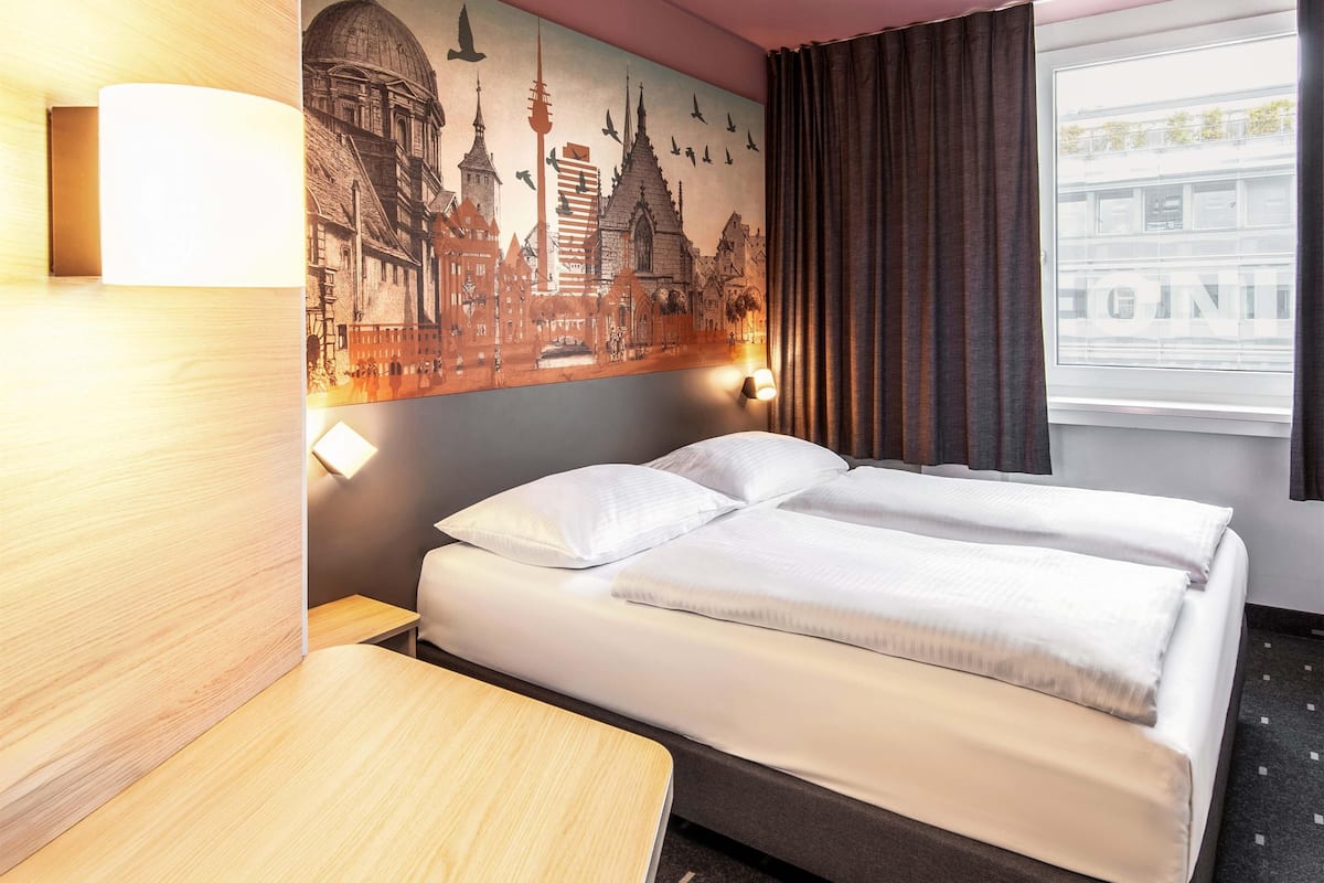 double room | desk, laptop workspace, soundproofing, free wifi