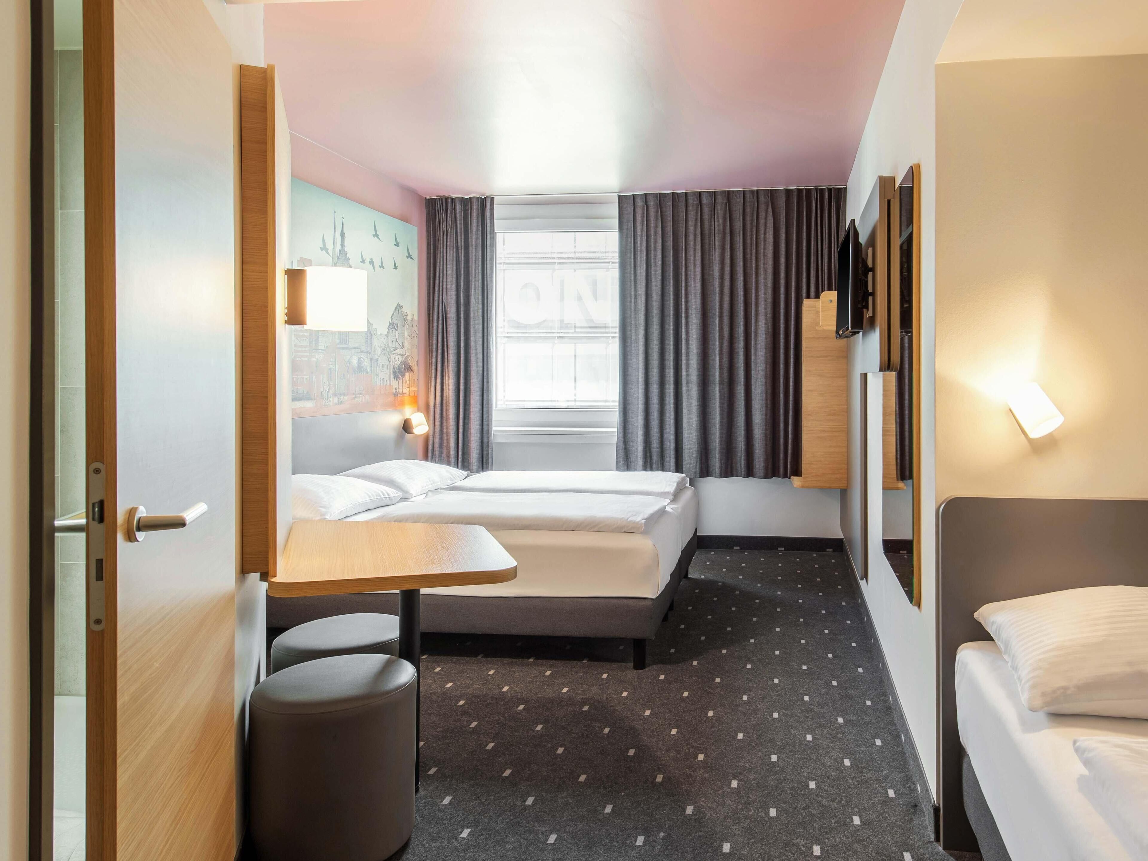 Triple Room | Desk, laptop workspace, soundproofing, free WiFi