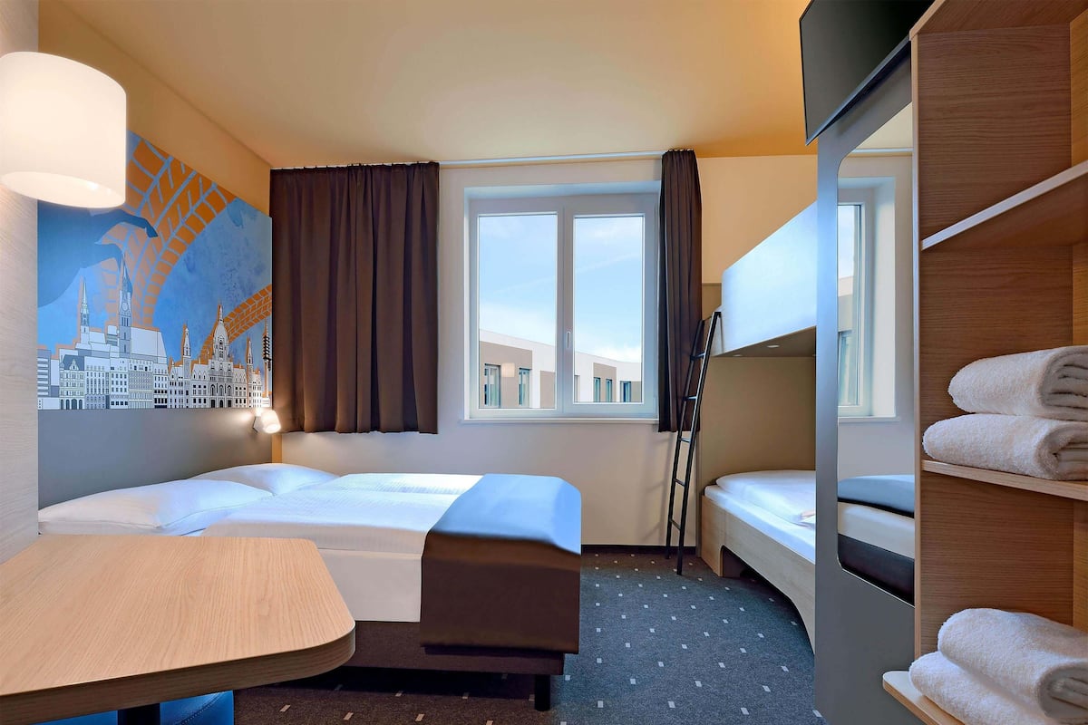 Vierbettzimmer | Kostenloses WLAN, Bettwäsche