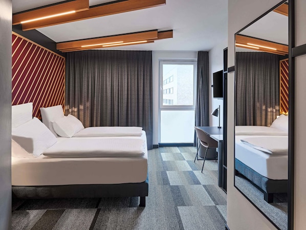 办公桌、笔记本电脑工作区、隔音、免费 WiFi