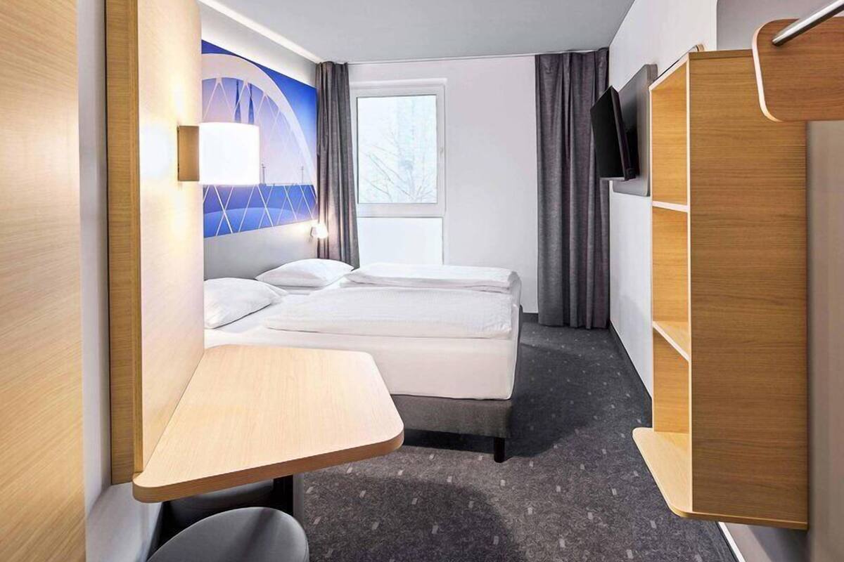 Twin Room | Meja, ruang kerja komputer riba, kalis bunyi, Wi-fi percuma