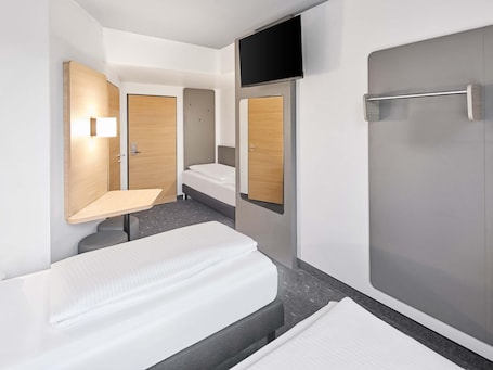 Desk, laptop workspace, soundproofing, free WiFi