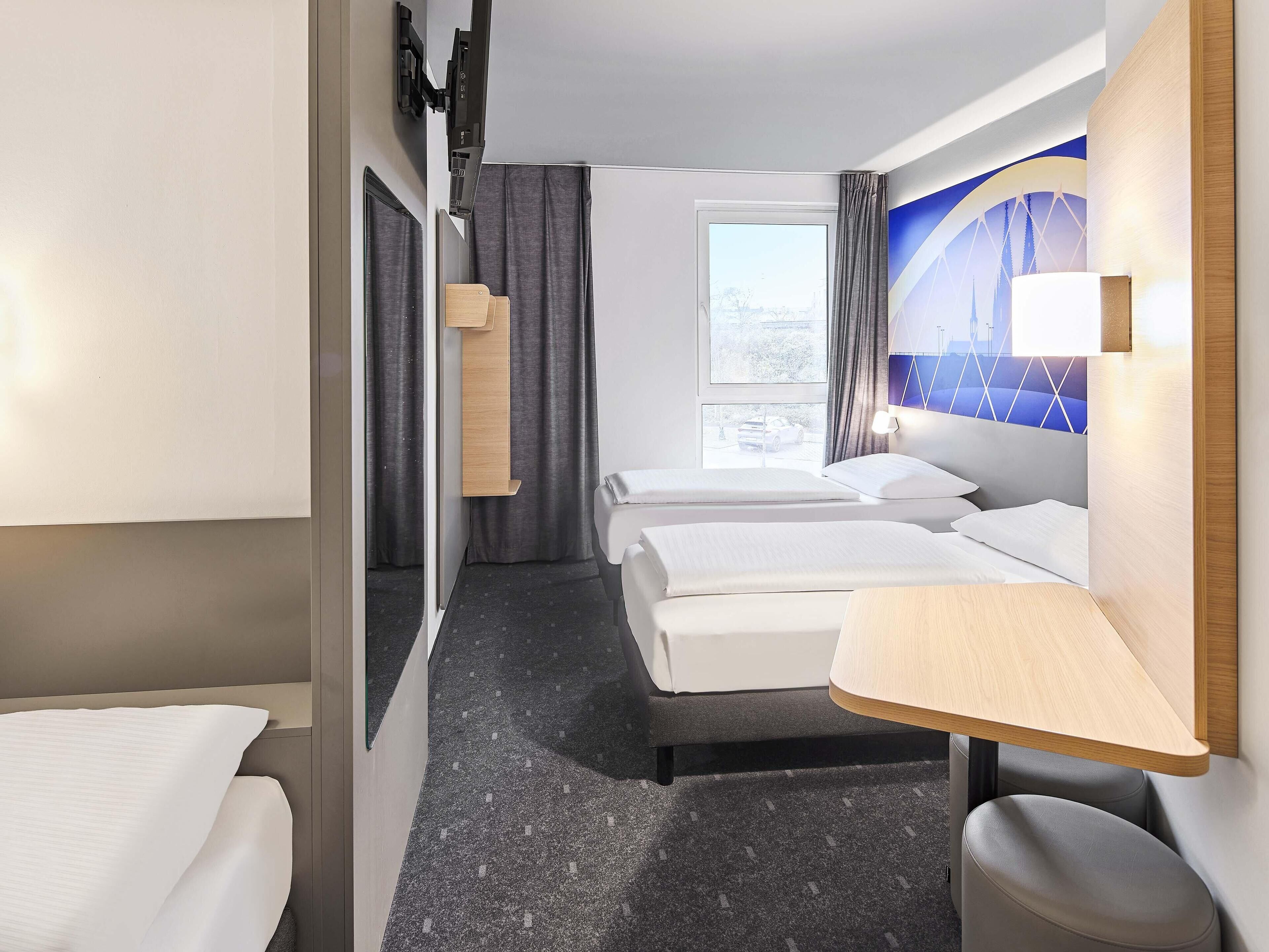 Triple Room | Desk, laptop workspace, soundproofing, free WiFi