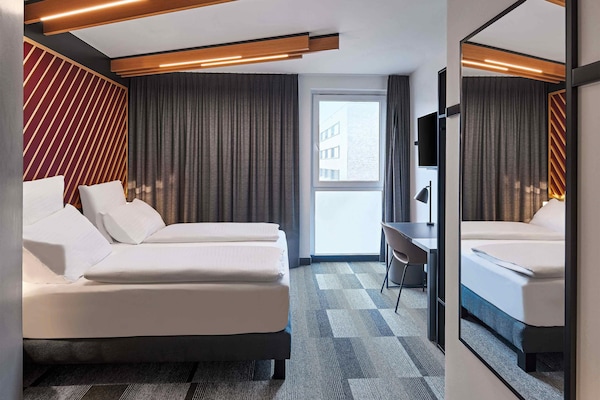 Premium-Doppelzimmer | Schreibtisch, laptopgeeigneter Arbeitsplatz, schallisolierte Zimmer