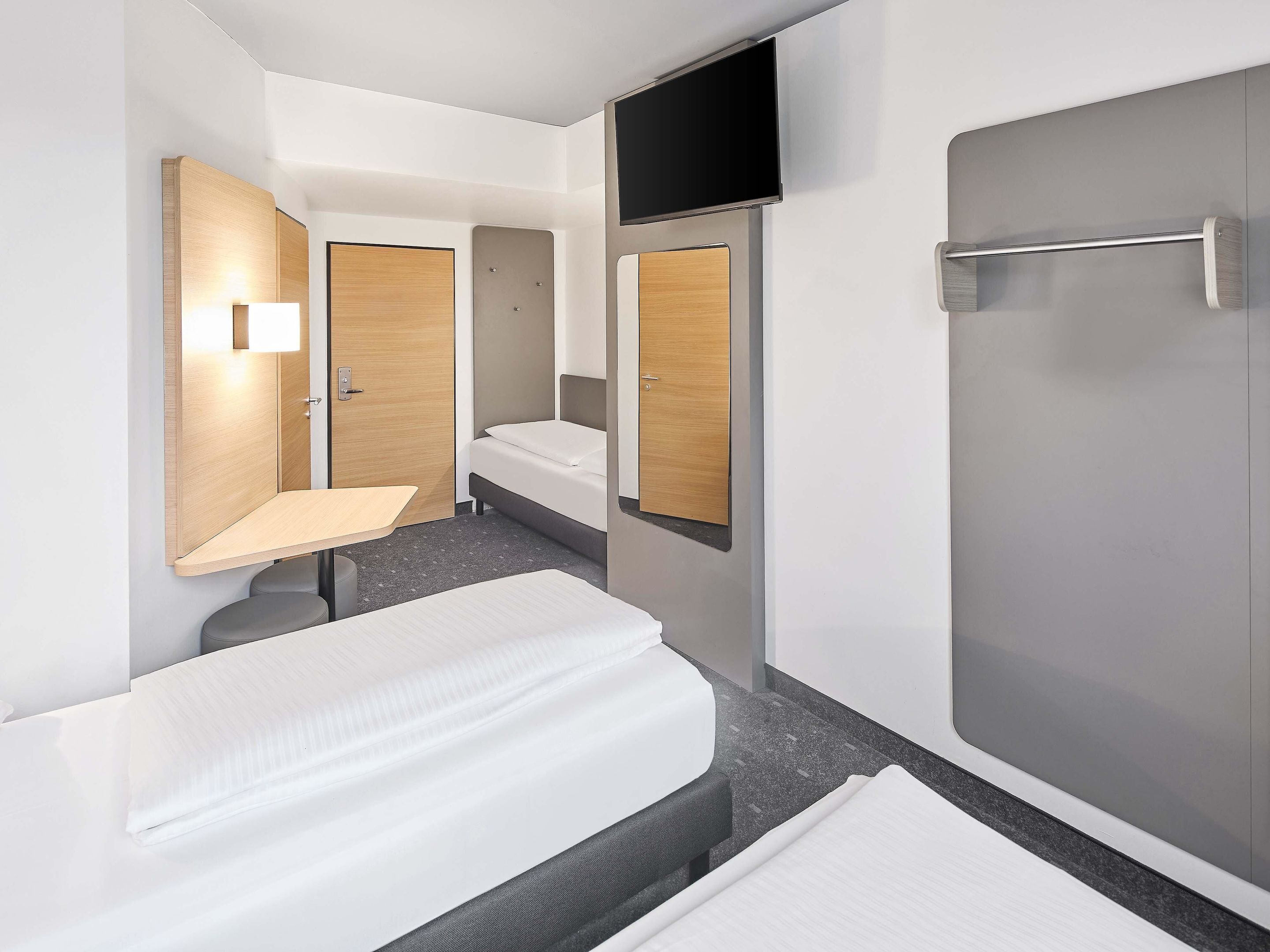 Triple Room | Desk, laptop workspace, soundproofing, free WiFi