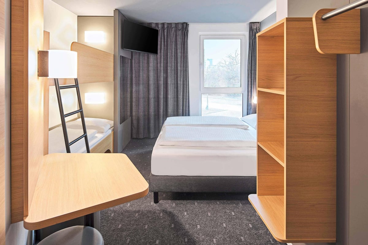 Family Quadruple Room | Desk, laptop workspace, soundproofing, free WiFi