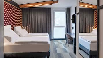 Premium-dobbeltværelse | Skrivebord, arbejdsområde til bærbare computere, lydisolering