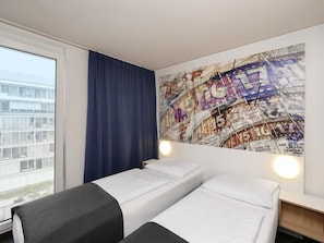 Double or Twin Room | Desk, soundproofing, WiFi (free), bed sheets - B&B Hotel Berlin-Alexanderplatz (Berlin)