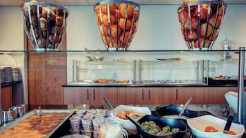 Se ofrece un desayuno bufé todos los días (por un coste adicional)