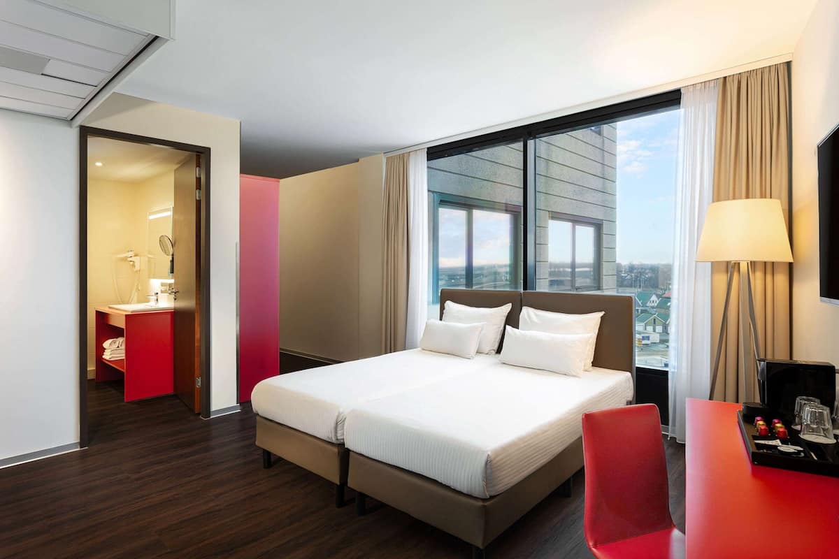 junior suite | minibar, in-room safe, desk, laptop workspace