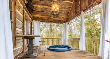 Rustic Remote Romantic Log Cabin Getaway with Hot tub!<br>4 wheel drive recommended