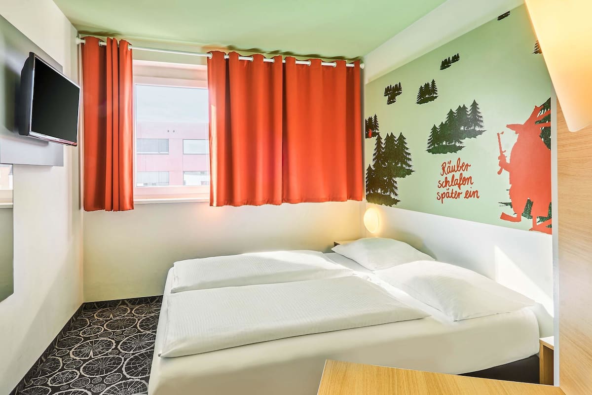 Kahden hengen huone | Työpöytä, ilmainen Wi-Fi, vuodevaatteet