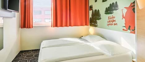 Double Room | Desk, WiFi (free), bed sheets