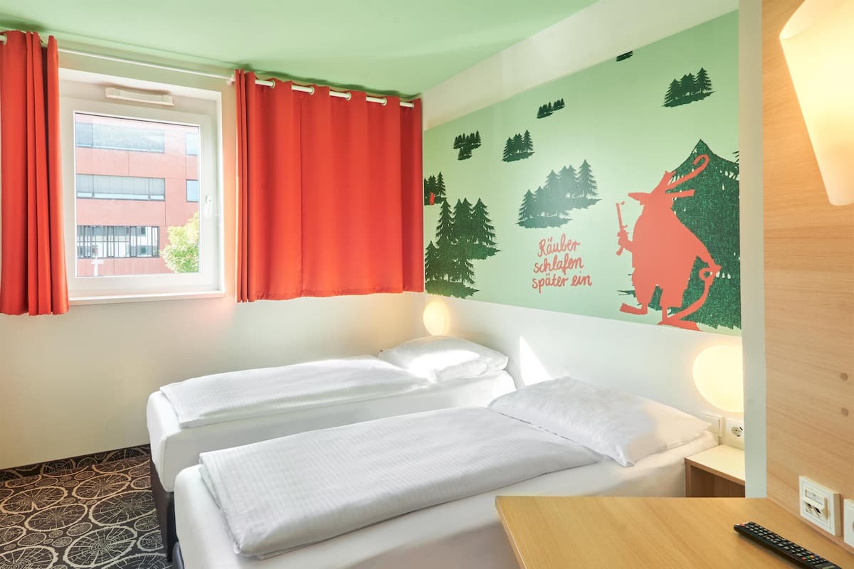 Twin Room | 1 bedroom, desk, free WiFi, bed sheets