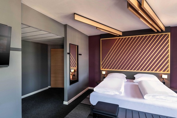 Desk, WiFi (free), bed sheets