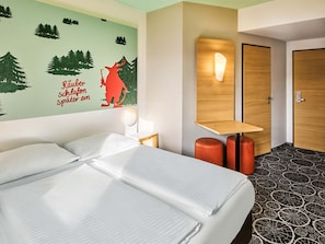 Habitación doble | Escritorio, wifi gratis y ropa de cama