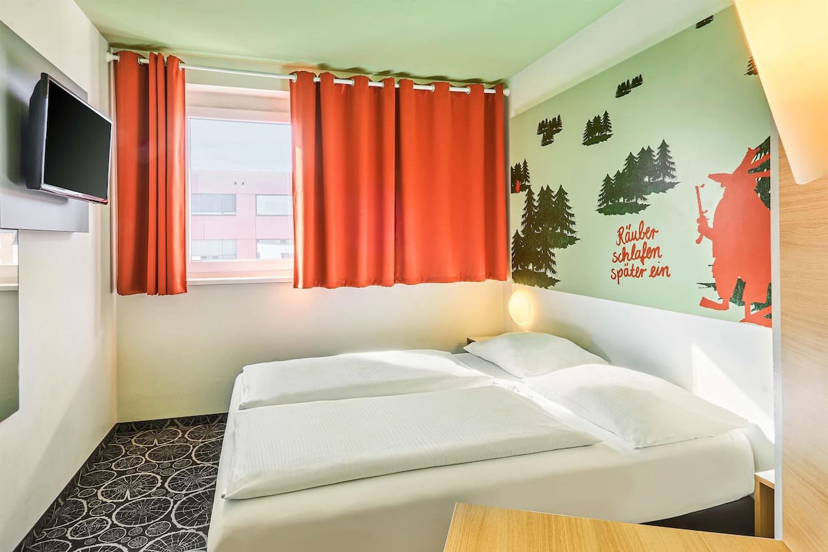 double room | desk, free wifi, bed sheets