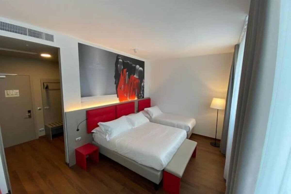 Minibar, coffre-fort, bureau, rideaux d’obscurcissement