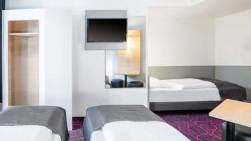 Dreibettzimmer | Schreibtisch, schallisolierte Zimmer, kostenloses WLAN, Bettwäsche