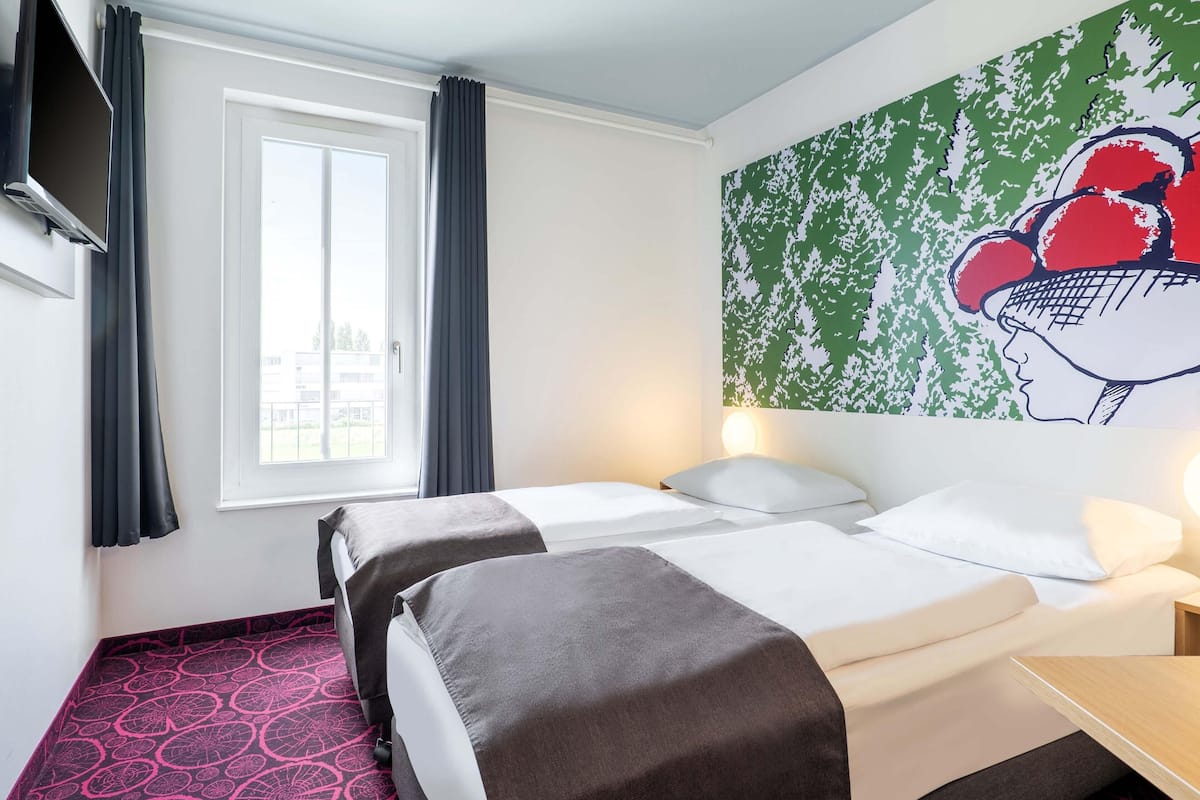 Twin Room | Desk, soundproofing, free WiFi, bed sheets