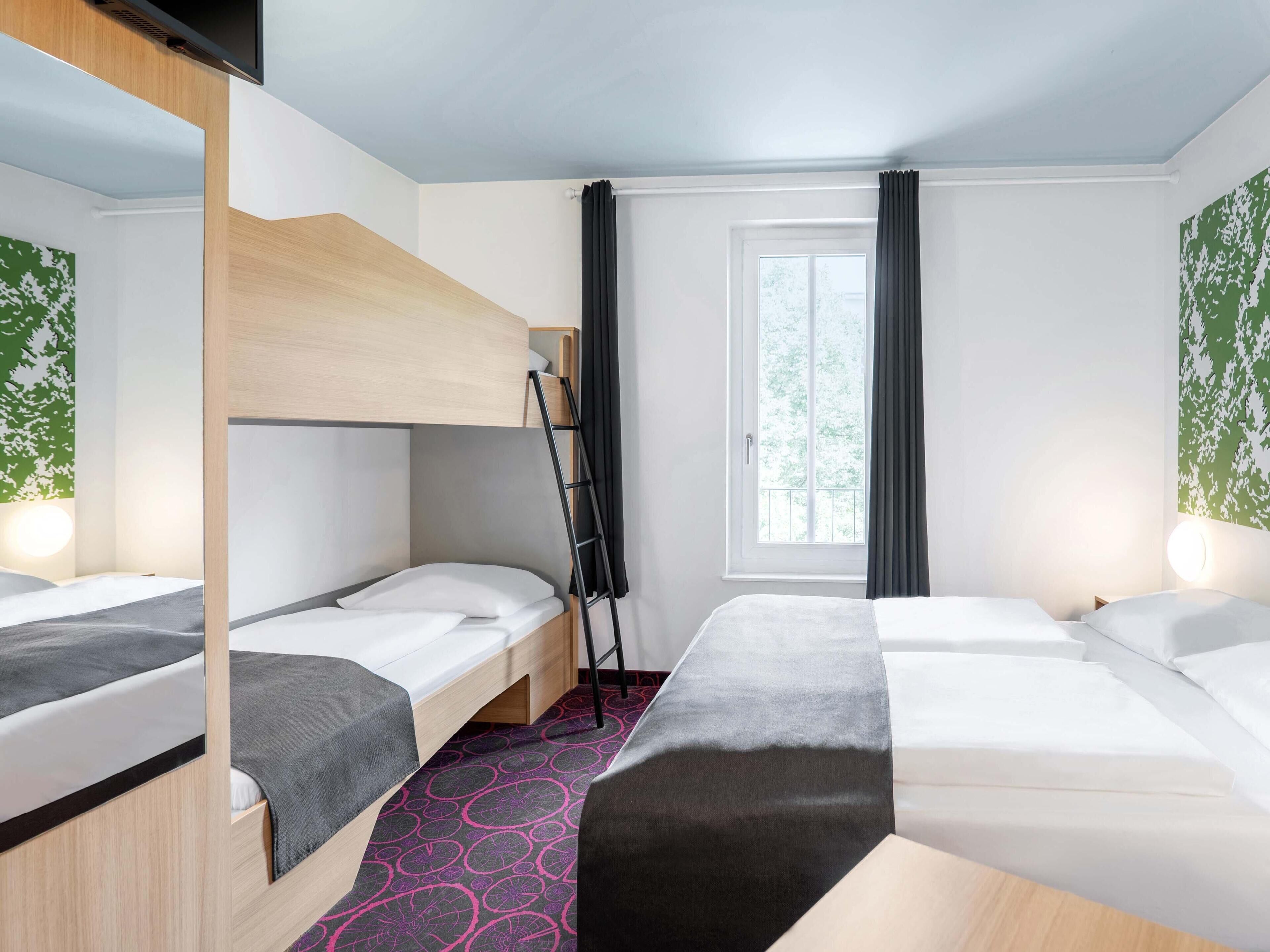 쿼드룸 | 책상, 방음 설비, 무료 WiFi, 침대 시트