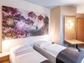 Twin Room | Soundproofing, WiFi (free), bed sheets