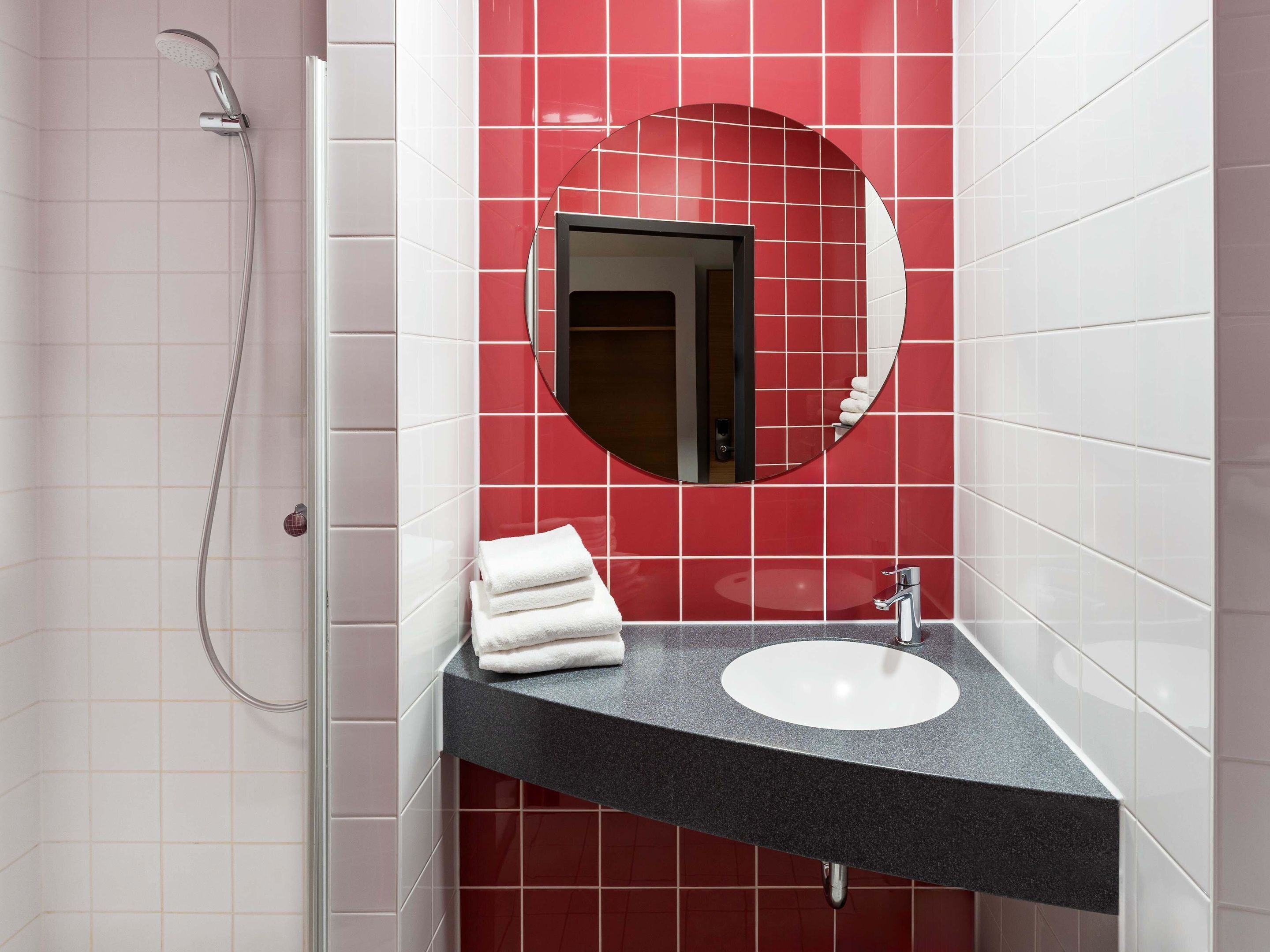 Ducha, secador de pelo, toallas