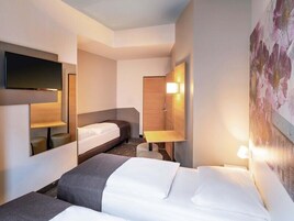 Quarto triplo | Quartos à prova de som, Wi-Fi de cortesia, roupa de cama