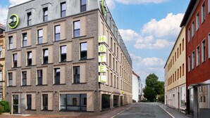 A modern hotel building with a brick facade, multiple windows, and a prominent 'HOTEL' sign on the side. - B&B Hotel Hildesheim (Hildesheim)