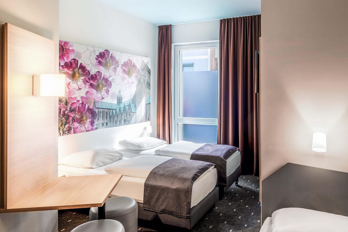Quarto triplo | Quartos à prova de som, Wi-Fi de cortesia, roupa de cama