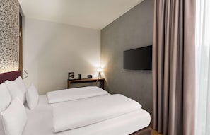 Hypo-allergenic bedding, minibar, in-room safe, soundproofing