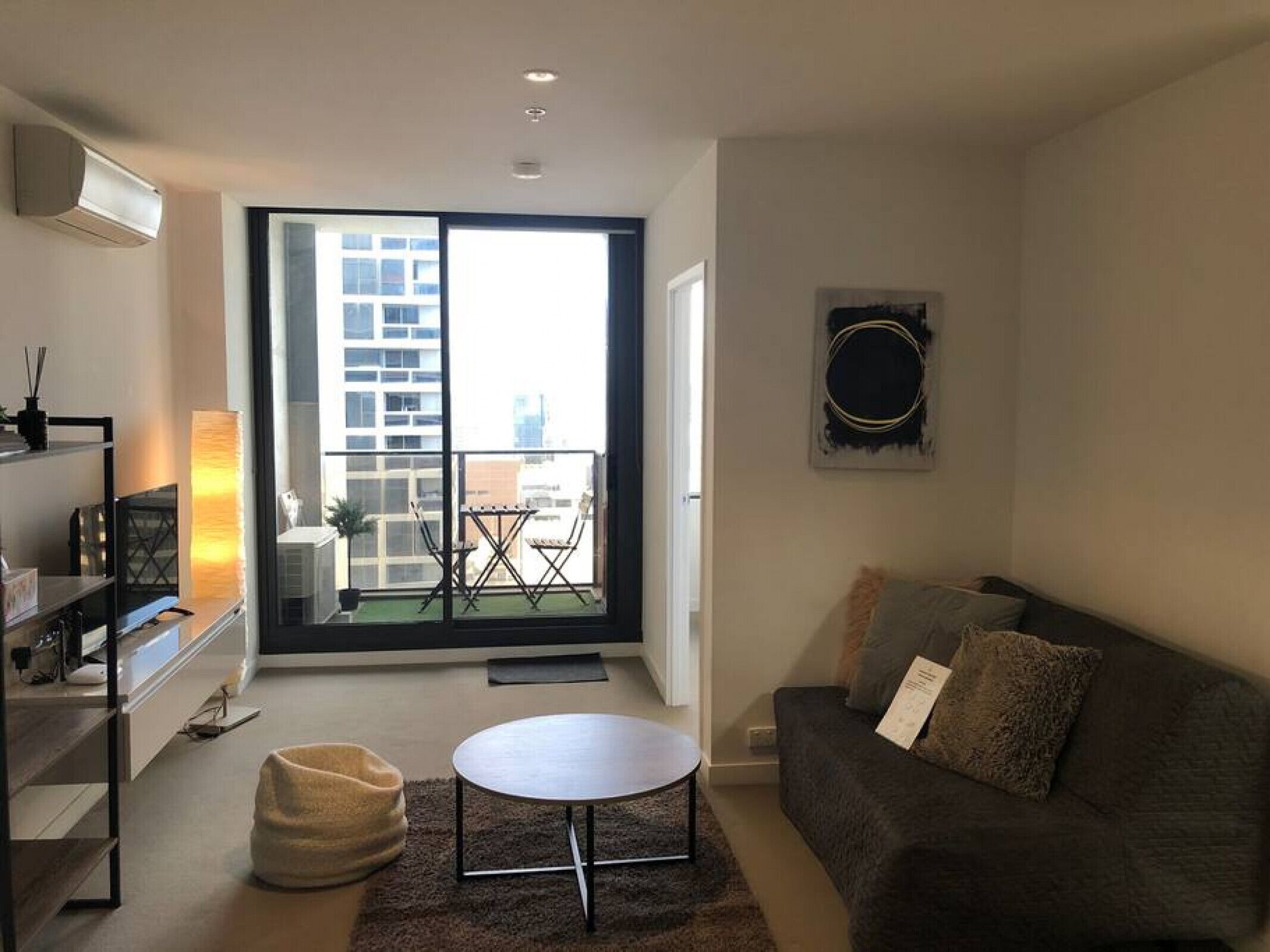 Location Location Location in trendy Melbourne!