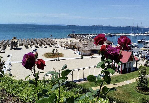 Beach nearby - Menada Galateya Apartments (Sveti Vlas)