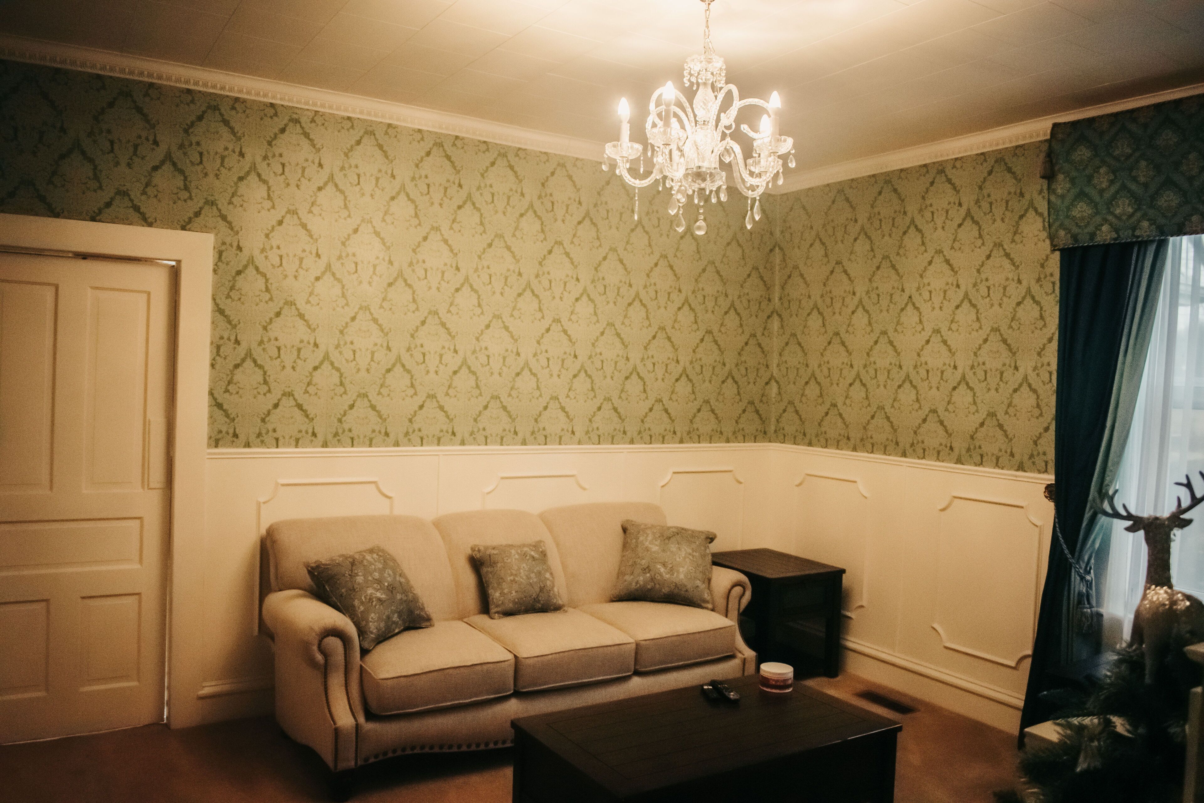 A beautiful colonial house with breathtaking views of the Cumberland Gap Mnts!