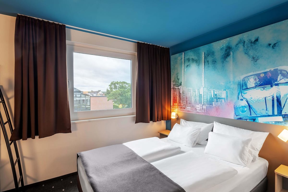 Quarto quádruplo | Escrivaninha, espaço de trabalho para notebook, quartos à prova de som