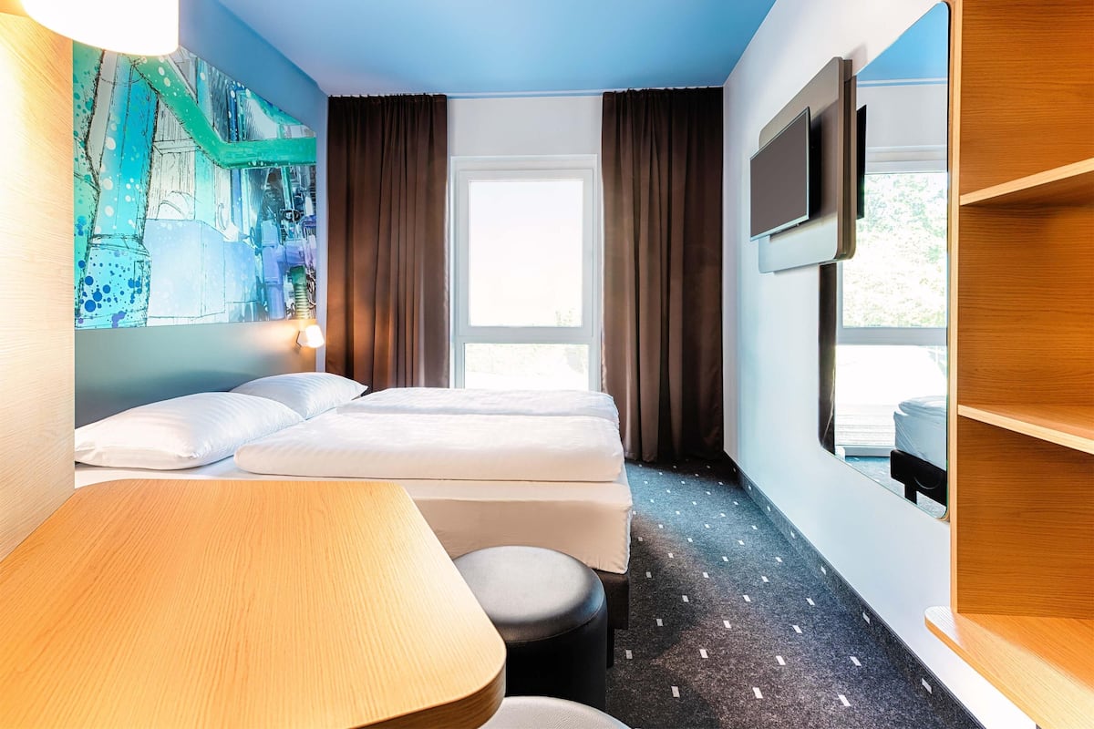 Doppelzimmer | Schreibtisch, laptopgeeigneter Arbeitsplatz, schallisolierte Zimmer