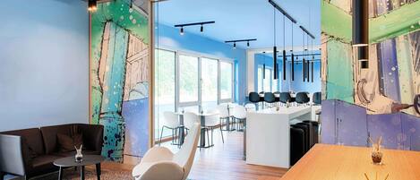 Desk, laptop workspace, soundproofing, free WiFi