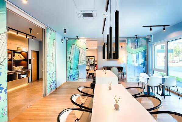 Daily buffet breakfast (EUR 13.9 per person)