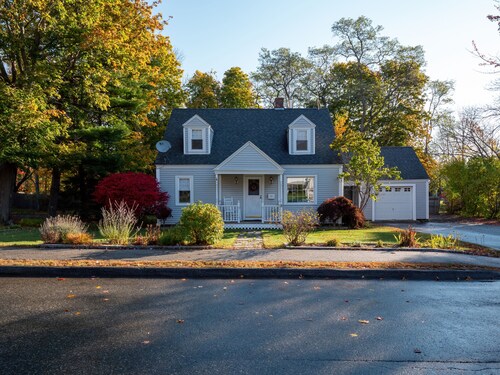 In-Town Glen Mary Cottage 