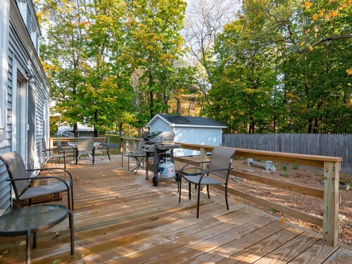 In-Town Glen Mary Cottage 