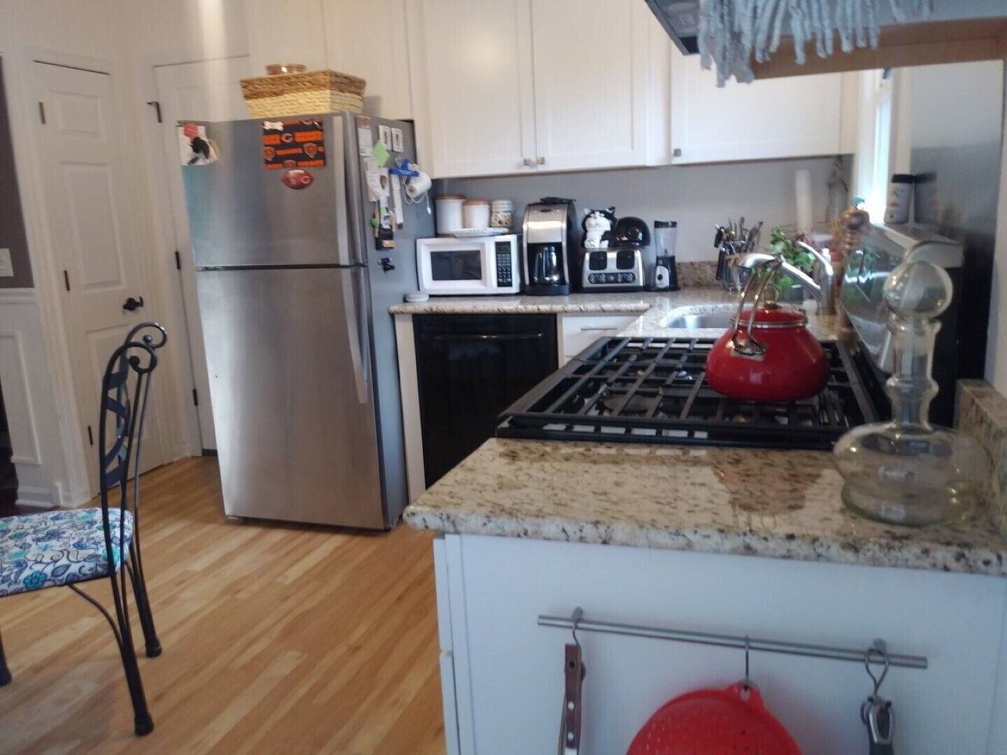 Quaint Charming updated home by Downtown McHenry Dog friendly