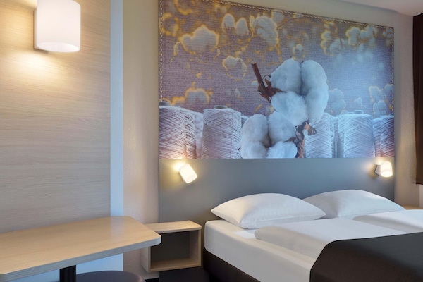 Bureau, chambres insonorisées, Wi-Fi gratuit, draps fournis